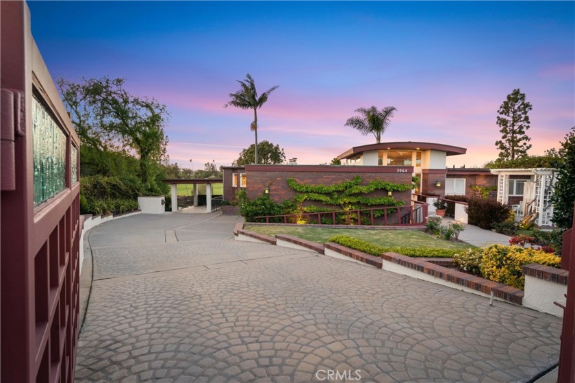 Calling this a rare opportunity would be a huge understatement - Beach Home for sale in Costa Mesa, California on Beachhouse.com