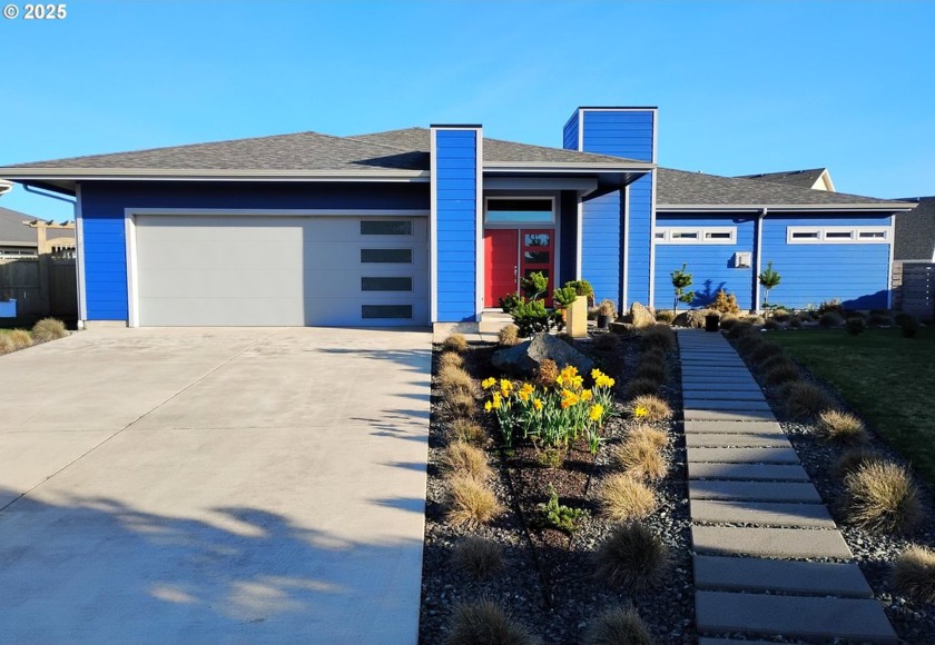 MUST SEE MODERN ARCHETECTUAL GEM OF A BEACH HOUSE! Enlightened - Beach Home for sale in Bandon, Oregon on Beachhouse.com