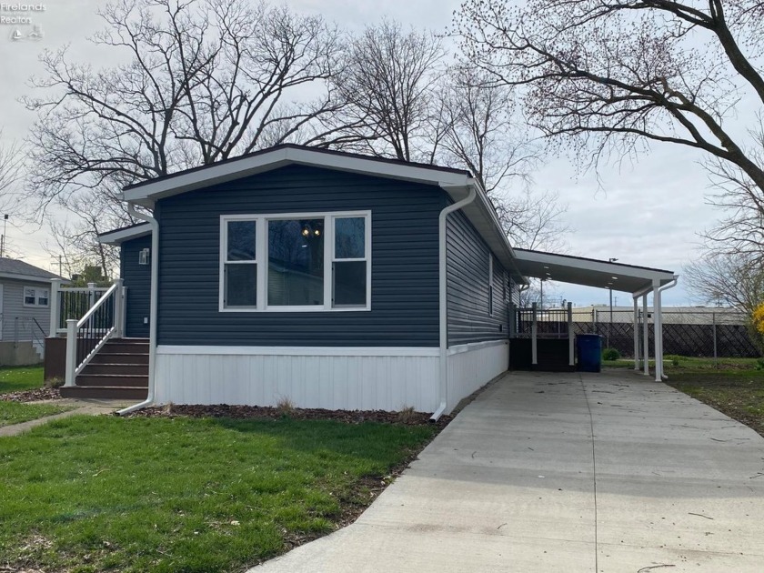 The Fountains - Professionally Renovated 3-Bedroom, 2-Bath Home - Beach Home for sale in Port Clinton, Ohio on Beachhouse.com