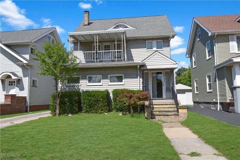 Turn-Key Duplex in Prime Lakewood Location! Don't miss this - Beach Home for sale in Lakewood, Ohio on Beachhouse.com