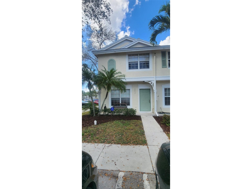 Come and see the spacious 3BR/2.5BA CORNER UNIT, fee-simple - Beach Townhome/Townhouse for sale in Coral Springs, Florida on Beachhouse.com