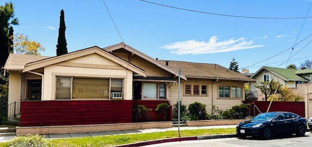 Versatile prime downtown Santa Barbara corner: Live/work - Beach Home for sale in Santa Barbara, California on Beachhouse.com