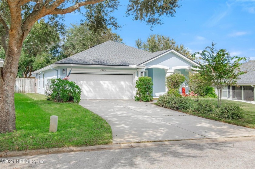 Situated in Kings Trace this charming home offers 1,324 square - Beach Home for sale in St Augustine, Florida on Beachhouse.com