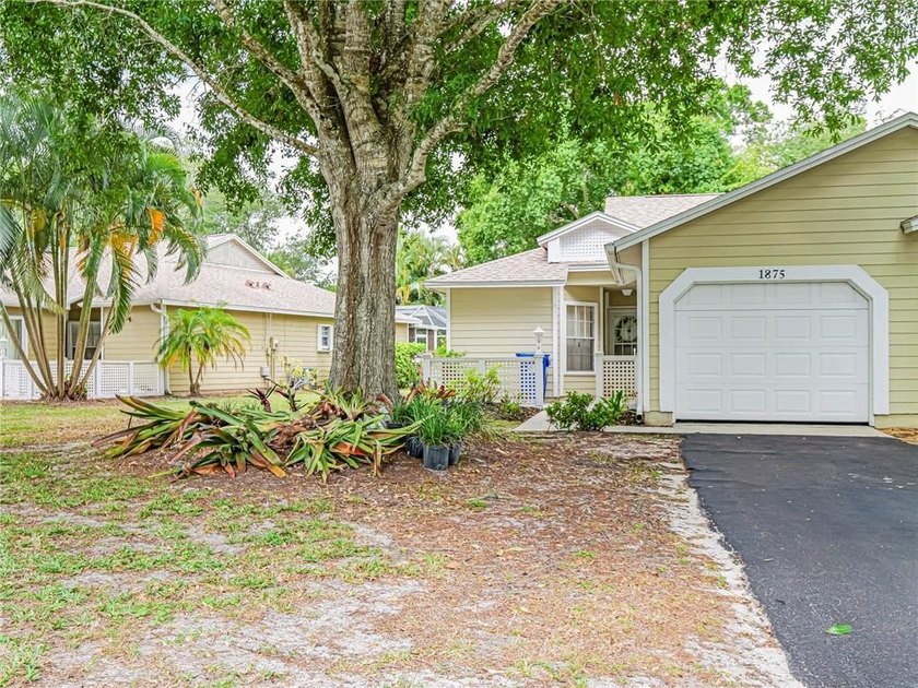 2/2/1 with Large Private Screened Porch, Vaulted Ceiling New - Beach Townhome/Townhouse for sale in Vero Beach, Florida on Beachhouse.com