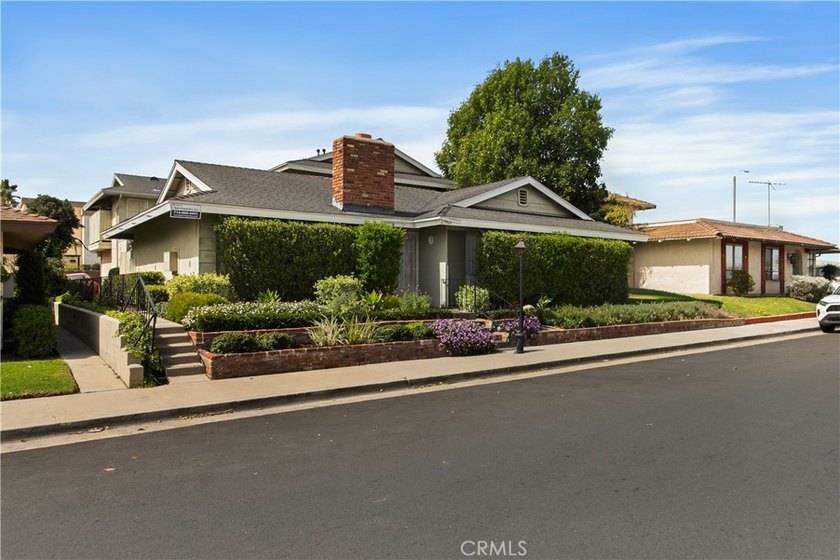 A pride Covington 4-plex located on the west side of town near - Beach Townhome/Townhouse for sale in Huntington Beach, California on Beachhouse.com