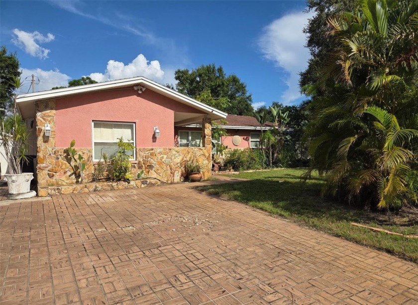 Family Estate home with over 2,000 s/f of living space - Beach Home for sale in Seminole, Florida on Beachhouse.com