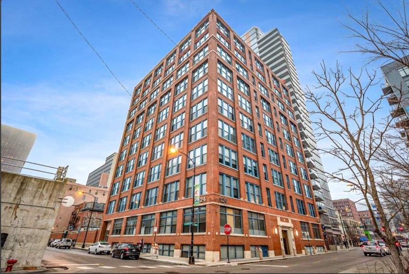 Check out this Folio Square one-of-a-kind, 1,100 sq. ft. loft & - Beach Condo for sale in Chicago, Illinois on Beachhouse.com