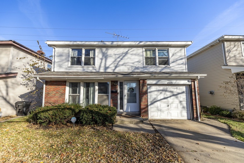 ** BACK ON MARKET ! NO FAULT TO SELLER! ** 3-bedrooms & 2-bath - Beach Home for sale in Chicago, Illinois on Beachhouse.com