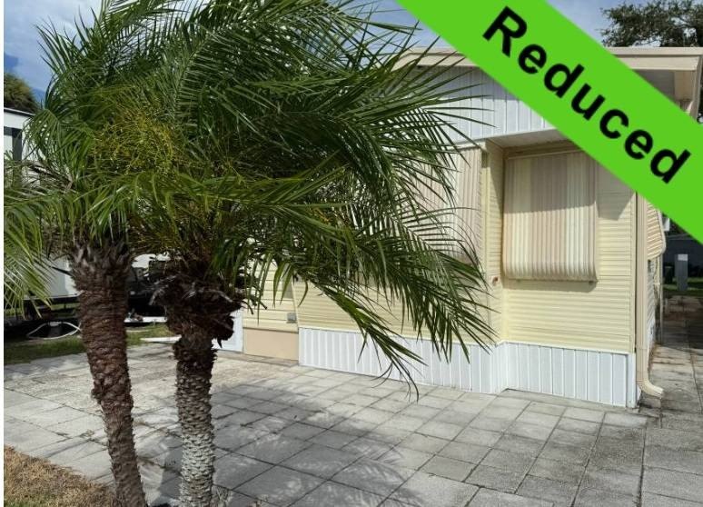 This beautifully updated 1-bedroom, 1-bathroom home is the ideal - Beach Home for sale in Palmetto, Florida on Beachhouse.com