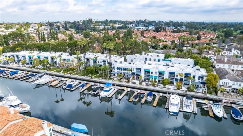 Welcome to this waterfront oasis in the highly sought-after - Beach Townhome/Townhouse for sale in Long Beach, California on Beachhouse.com