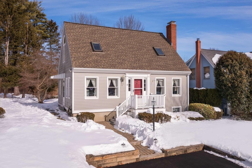 Offered for the first time on the market, this charming Cape has - Beach Home for sale in York, Maine on Beachhouse.com