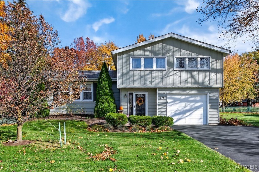 Beautiful updated village home with great curb appeal, within - Beach Home for sale in Youngstown, New York on Beachhouse.com