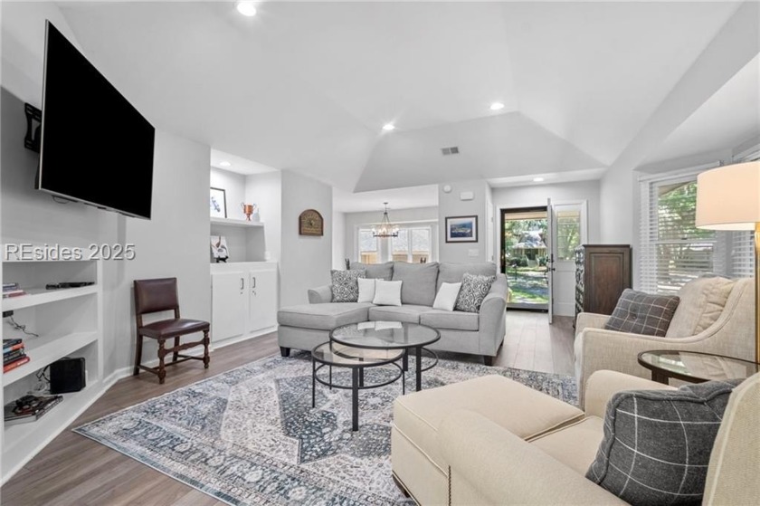 This Heron Walk Villa is beautifully renovated with custom and - Beach Home for sale in Okatie, South Carolina on Beachhouse.com