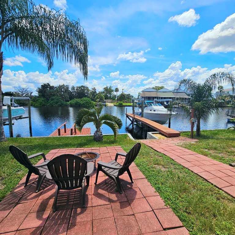 Welcome to your dream waterfront Oasis on a canal off  the - Beach Home for sale in Holiday, Florida on Beachhouse.com