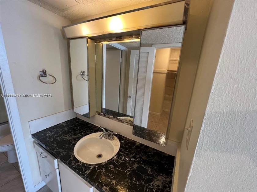 LARGE BEDROOM, 1.5 BATHS IN GOOD CONDITION, LOTS OF CLOSET SPACE - Beach Condo for sale in Aventura, Florida on Beachhouse.com