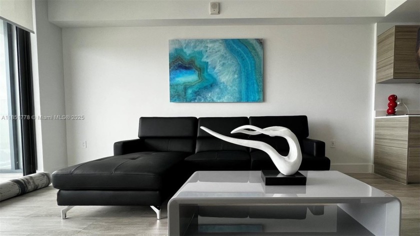 Fully furnished luxury 1 Bed + Den, 1.5 Bath condo in Hyde - Beach Condo for sale in Miami, Florida on Beachhouse.com