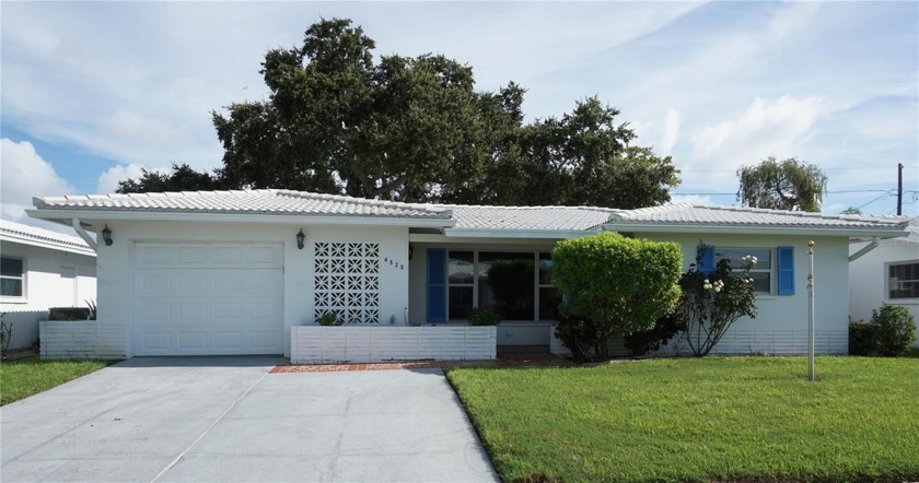 Well-Maintained 2BR/2BA Home in Desirable 55+ Mainlands - Beach Condo for sale in Pinellas Park, Florida on Beachhouse.com