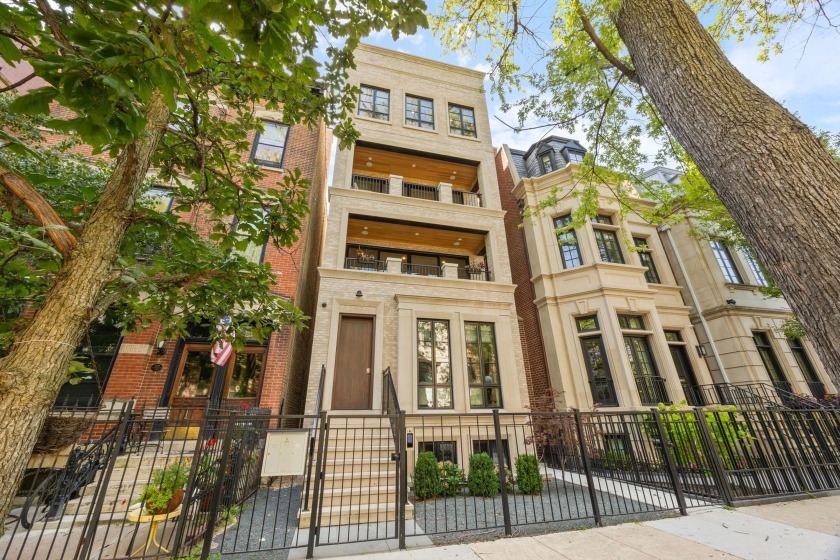 Live a life of luxury in the heart of Lincoln Park, Chicago's - Beach Townhome/Townhouse for sale in Chicago, Illinois on Beachhouse.com