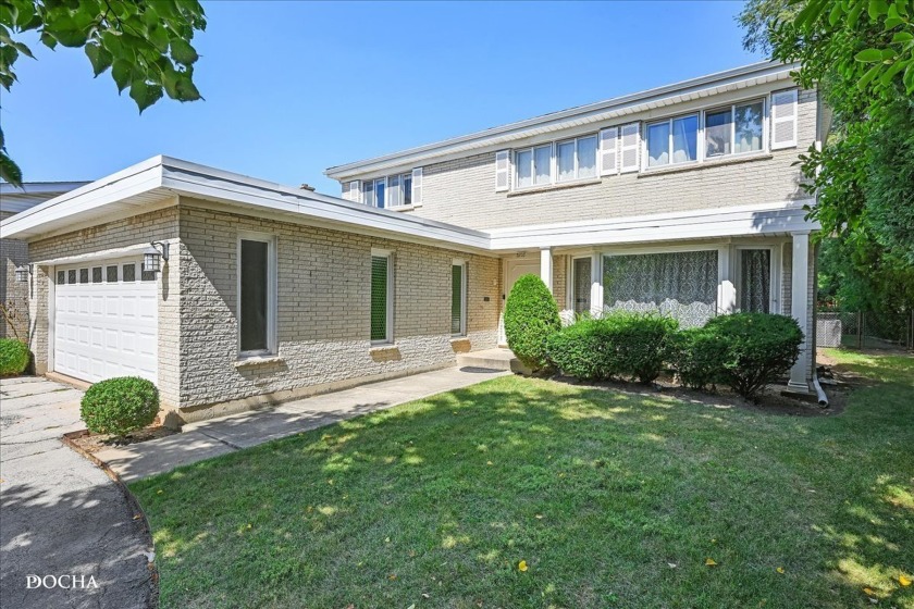 **MULTIPLE OFFERS RECEIVED. HIGHEST & BEST DUE TUESDAY 9/10/24 - Beach Home for sale in Skokie, Illinois on Beachhouse.com