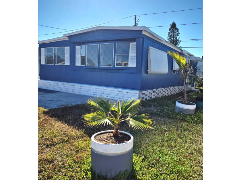 **Beautiful Like New Home for Sale** This beautifully remodeled - Beach Home for sale in St. Petersburg, Florida on Beachhouse.com