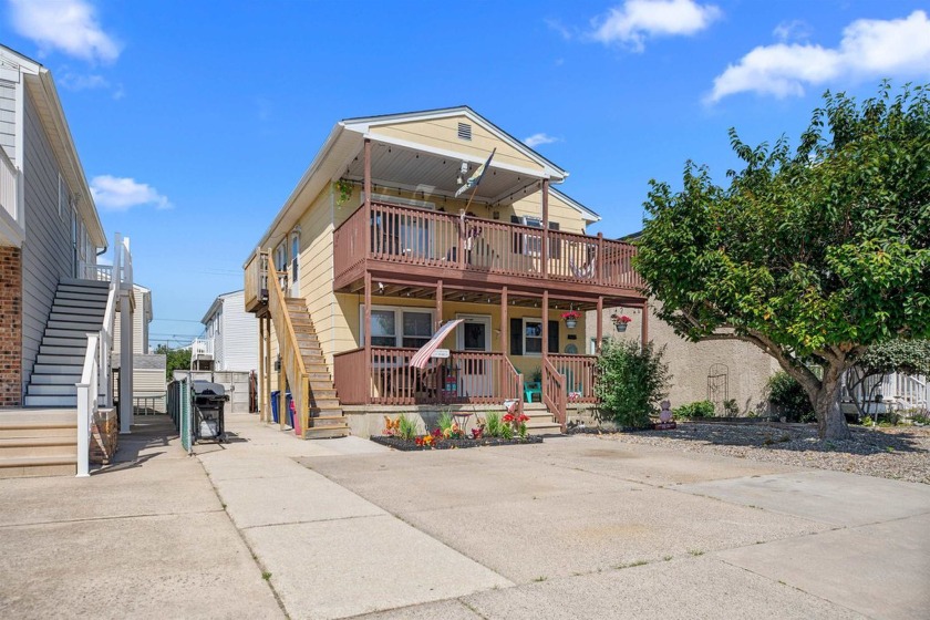 Fantastic Investment Opportunity in Wildwood Crest! This - Beach Townhome/Townhouse for sale in Wildwood Crest, New Jersey on Beachhouse.com
