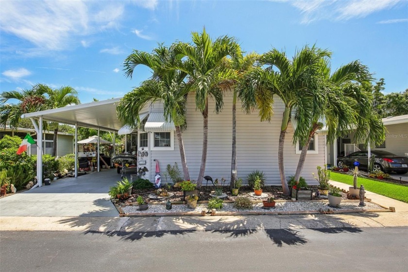 Quiet 55+ community in St Petersburg! 2bed/2bath Jacobson model - Beach Home for sale in St. Petersburg, Florida on Beachhouse.com