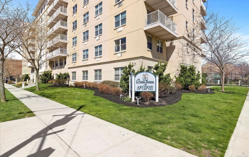 Amazing opportunity to own a spacious one bedroom condo located - Beach Condo for sale in Rockaway Beach, New York on Beachhouse.com