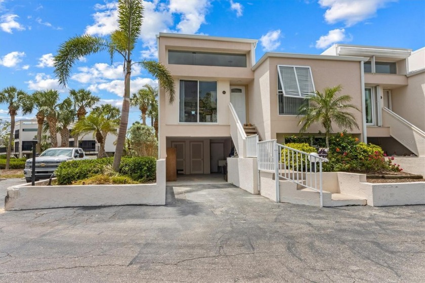 RARE END UNIT WITH WATER VIEWS! Welcome to Sunbow Bay- a rarely - Beach Condo for sale in Bradenton Beach, Florida on Beachhouse.com