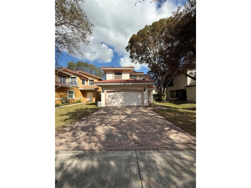 Welcome to Emerald Hills in Hollywood, Florida! This beautiful - Beach Home for sale in Hollywood, Florida on Beachhouse.com