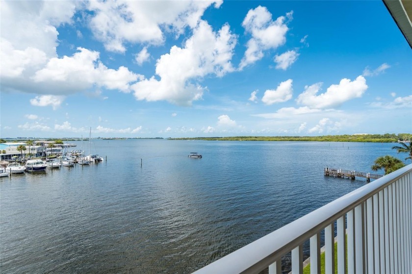 Check out this INCOME PRODUCING condo where NIGHTLY RENTALS are - Beach Condo for sale in St. Petersburg, Florida on Beachhouse.com