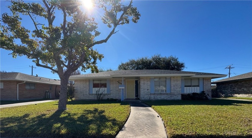 Charming Home with Endless Possibilities 

Welcome to this - Beach Home for sale in Corpus Christi, Texas on Beachhouse.com