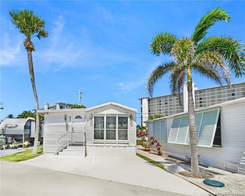 Enjoy the Island Life, Imagine Living by the Ocean and the - Beach Home for sale in Jensen Beach, Florida on Beachhouse.com