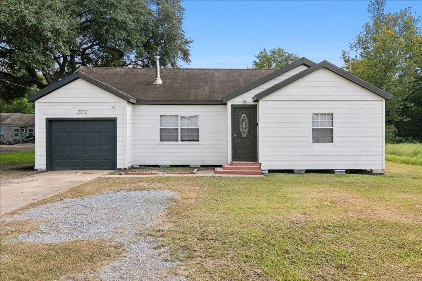 Cute & spacious home in Port Acres! Updates throughout - Beach Home for sale in Port Arthur, Texas on Beachhouse.com