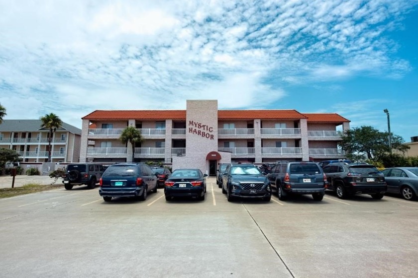 Stunning Waterview Island Condo! Situated in the popular Mystic - Beach Condo for sale in Corpus Christi, Texas on Beachhouse.com