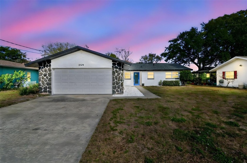 Completely renovated and truly move-in ready, this beautifully - Beach Home for sale in Palm Harbor, Florida on Beachhouse.com