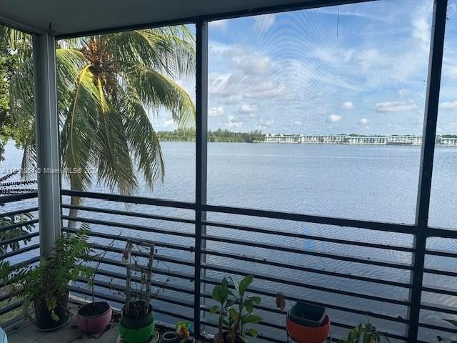 COMPLETELY REMODEL,BEAUTIFUL VIEW OF THE LAKE,CUSTOM MADE - Beach Condo for sale in Miami, Florida on Beachhouse.com