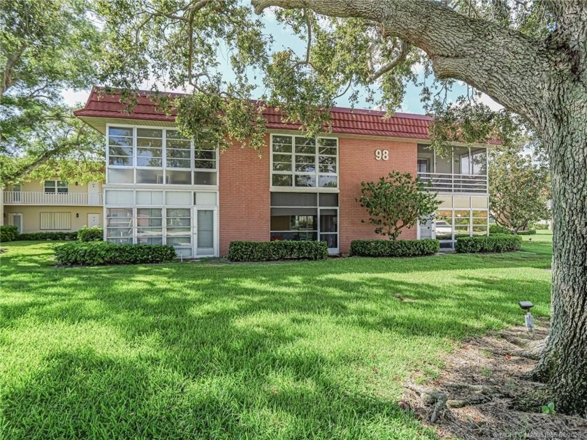 MOTIVATED SELLER!! Turn-key 1BR/1.5BA in Vista Royale, Vero's - Beach Condo for sale in Vero Beach, Florida on Beachhouse.com