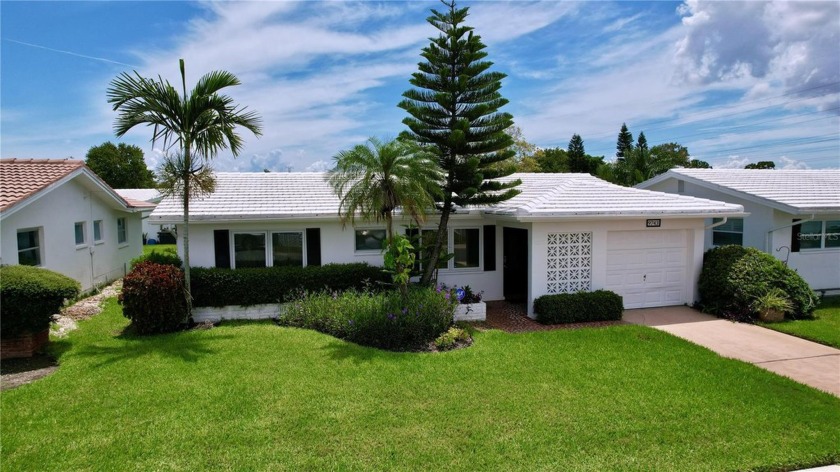 PRICE REDUCED!!! Drayton Model with great curb appeal.  Open - Beach Home for sale in Pinellas Park, Florida on Beachhouse.com