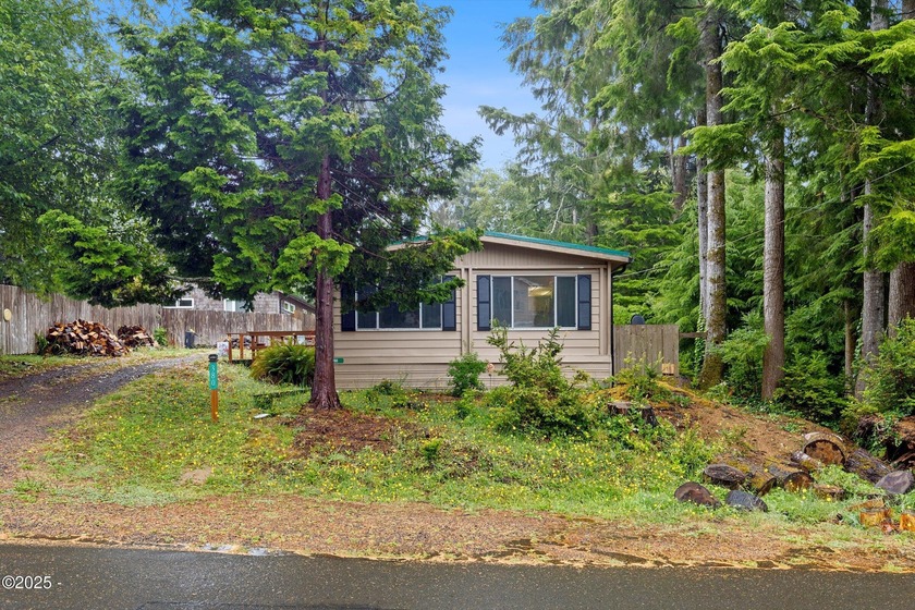 One level, 2 bedroom and 2 full baths manufactured home on 3 TAX - Beach Home for sale in Lincoln City, Oregon on Beachhouse.com