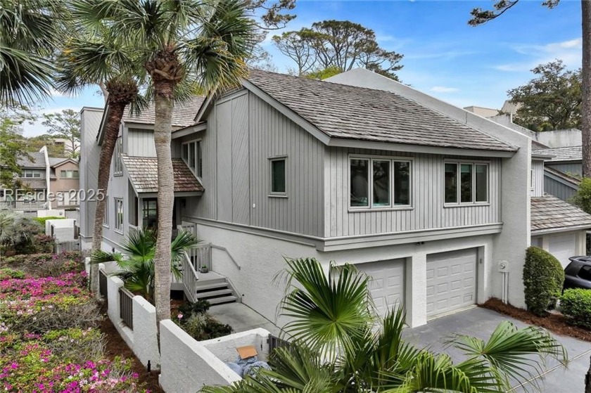 Rare Opportunity in Turtle Lane Club! This stunning 4BR, 4BA end - Beach Home for sale in Hilton Head Island, South Carolina on Beachhouse.com