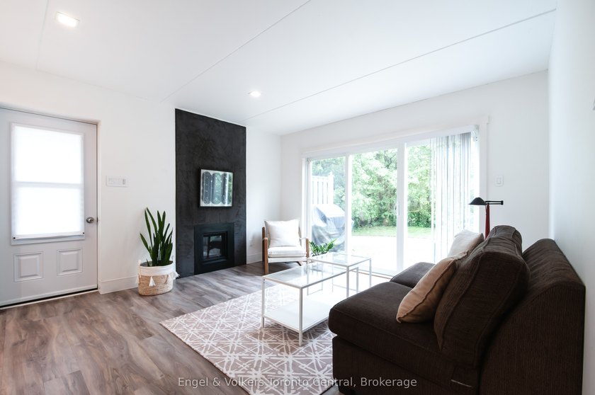Modern, bright white 1 bedroom and 1 bath ground floor condo - Beach Condo for sale in Collingwood, Ontario on Beachhouse.com