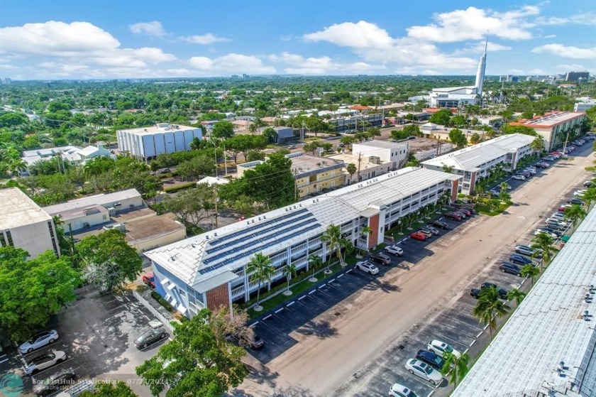 LIVE THE LIFESTYLE IN THS UNQIUE 1 BED/1BATH. LOCATED ON THE - Beach Condo for sale in Fort Lauderdale, Florida on Beachhouse.com