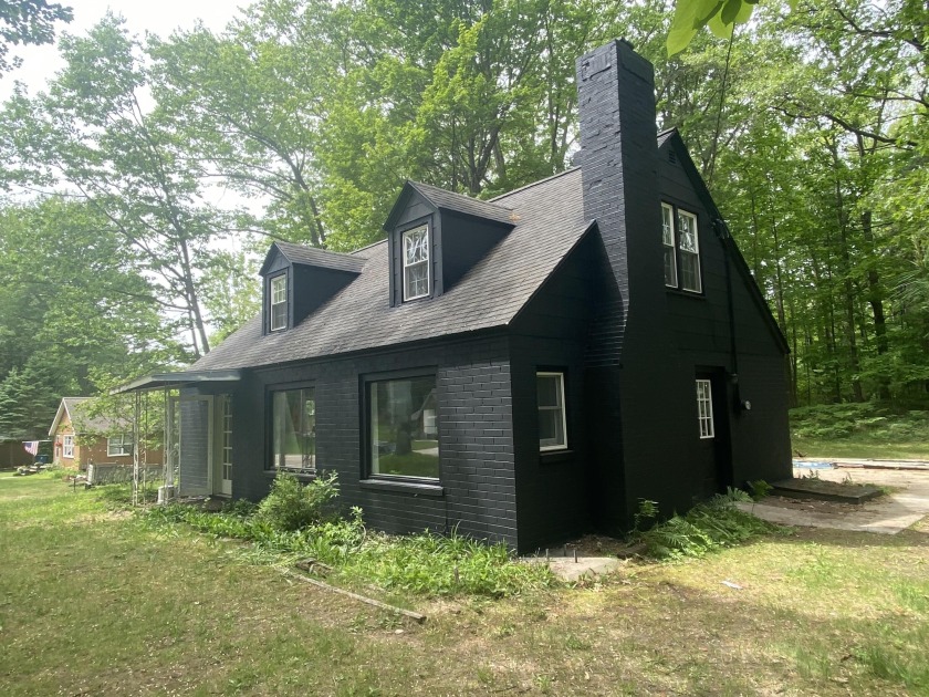 Welcome to your ideal Pentwater retreat! This bright and airy - Beach Home for sale in Pentwater, Michigan on Beachhouse.com