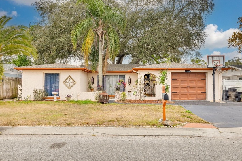 Welcome to the established and friendly Holiday Lake Estates - Beach Home for sale in Holiday, Florida on Beachhouse.com