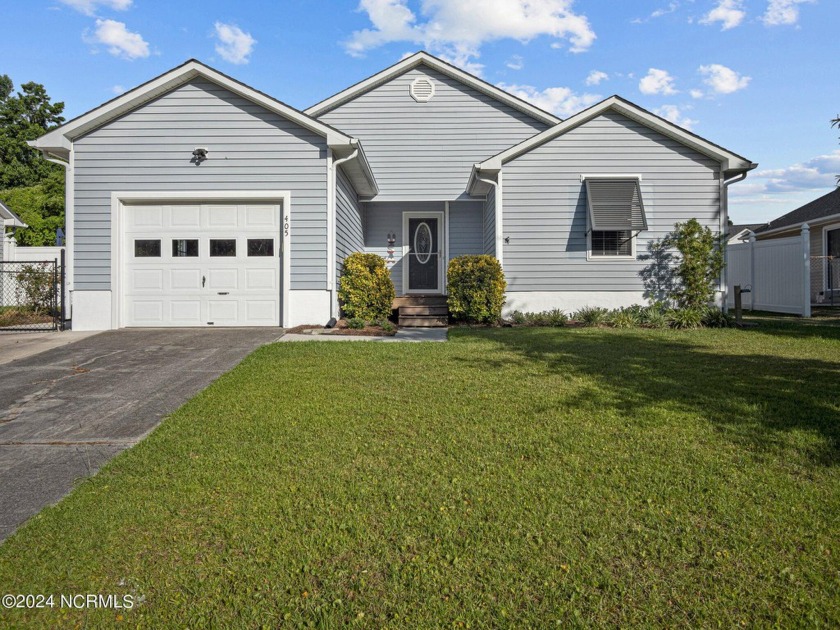 Easy breezy living in this recently renovated CHEERFUL COASTAL - Beach Home for sale in Swansboro, North Carolina on Beachhouse.com