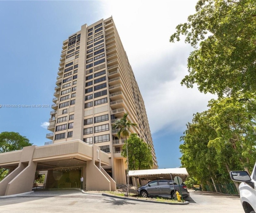 Amazingly Large Corner 2BR, 2.5BA unit on the bay. Unit is in - Beach Condo for sale in Miami, Florida on Beachhouse.com