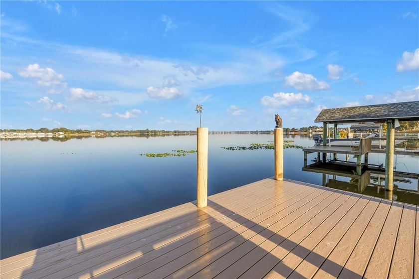 Gorgeous WATERFRONT 4 bedroom pool home in LAKESIDE ESTATES! - Beach Home for sale in Largo, Florida on Beachhouse.com
