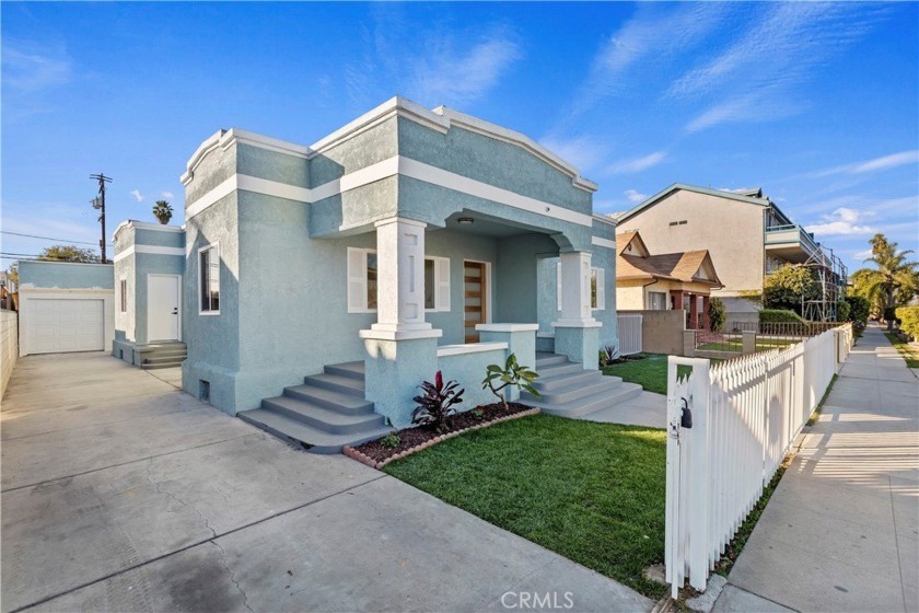 Property is a permitted Duplex 1435 & 1439 Pine Ave,  PLUS there - Beach Townhome/Townhouse for sale in Long Beach, California on Beachhouse.com