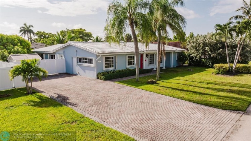 Venetian Isles 4 bed 3 bath split bedroom charmer!  Enjoy breezy - Beach Home for sale in Lighthouse Point, Florida on Beachhouse.com