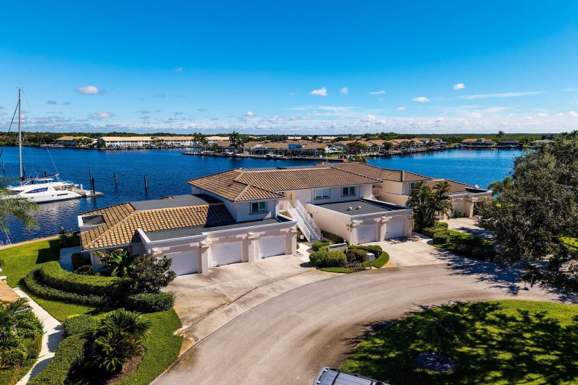Welcome to 269 Sunrise Cay #4, a spacious waterfront condo that - Beach Condo for sale in Naples, Florida on Beachhouse.com